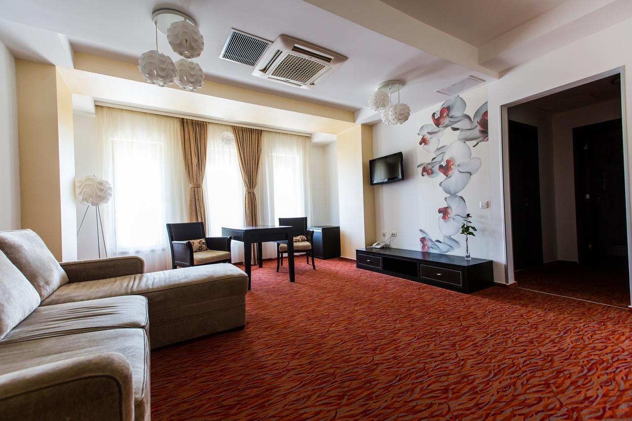 Hotel Grandis Apulum Mioveni Extérieur photo